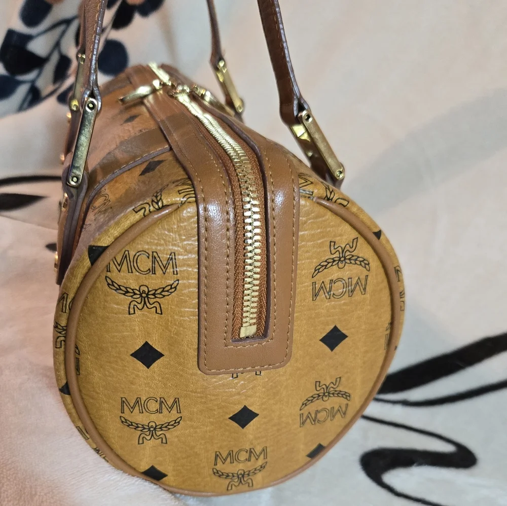 💯 Authentic MCM Visetos Leather Barrel Bag Cognac - Picture 13 of 15